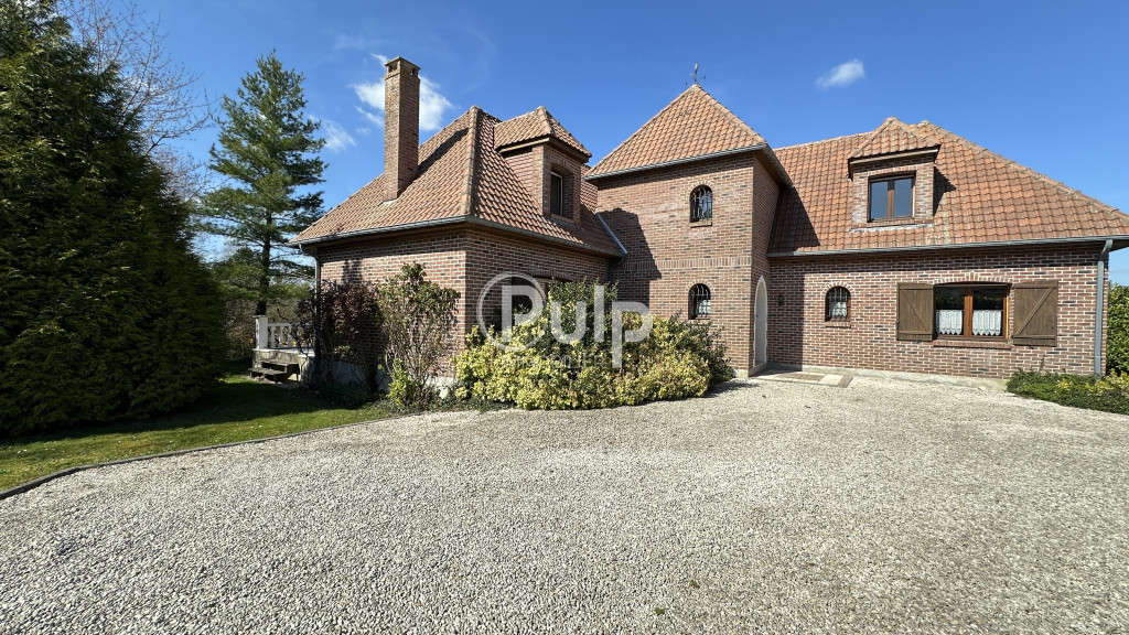 Maison d’architecte individuelle en semi plain-pied avec sous-sol complet