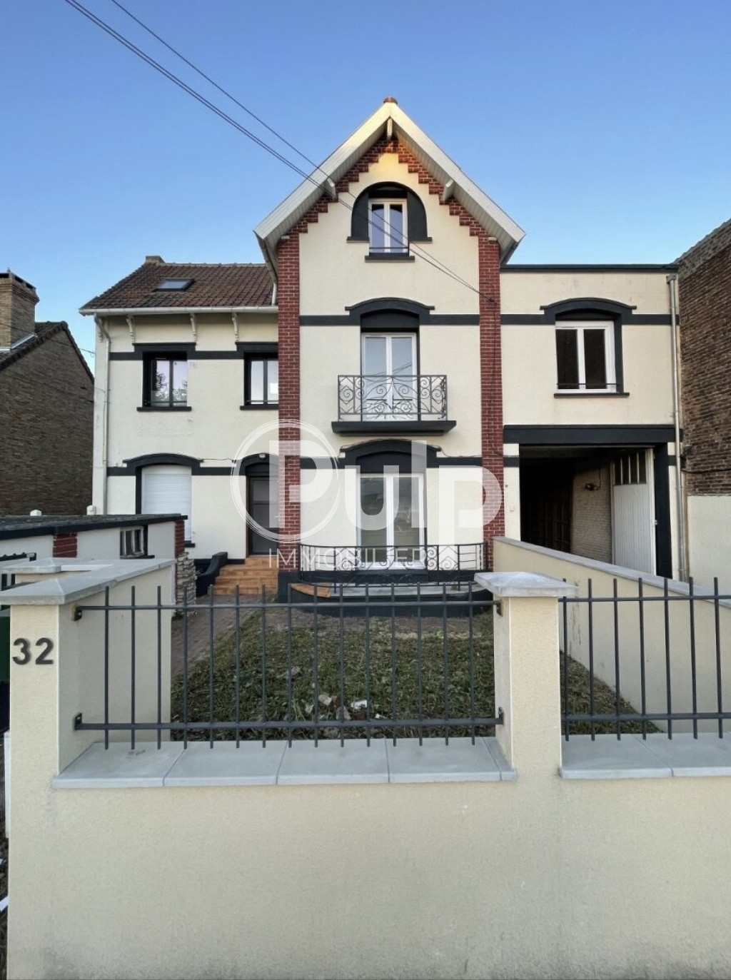 Immeuble de rapport à vendre à Annay