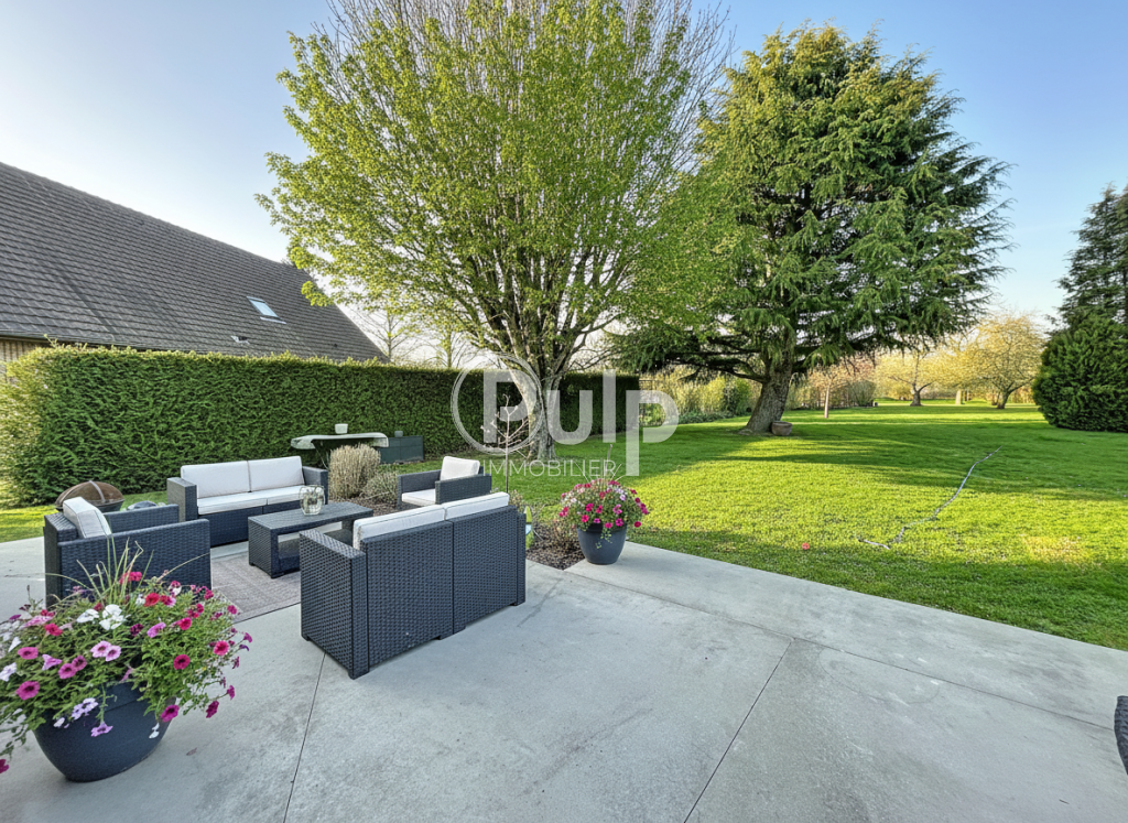 Maison familiale individuelle, lumineuse et contemporaine avec grand jardin