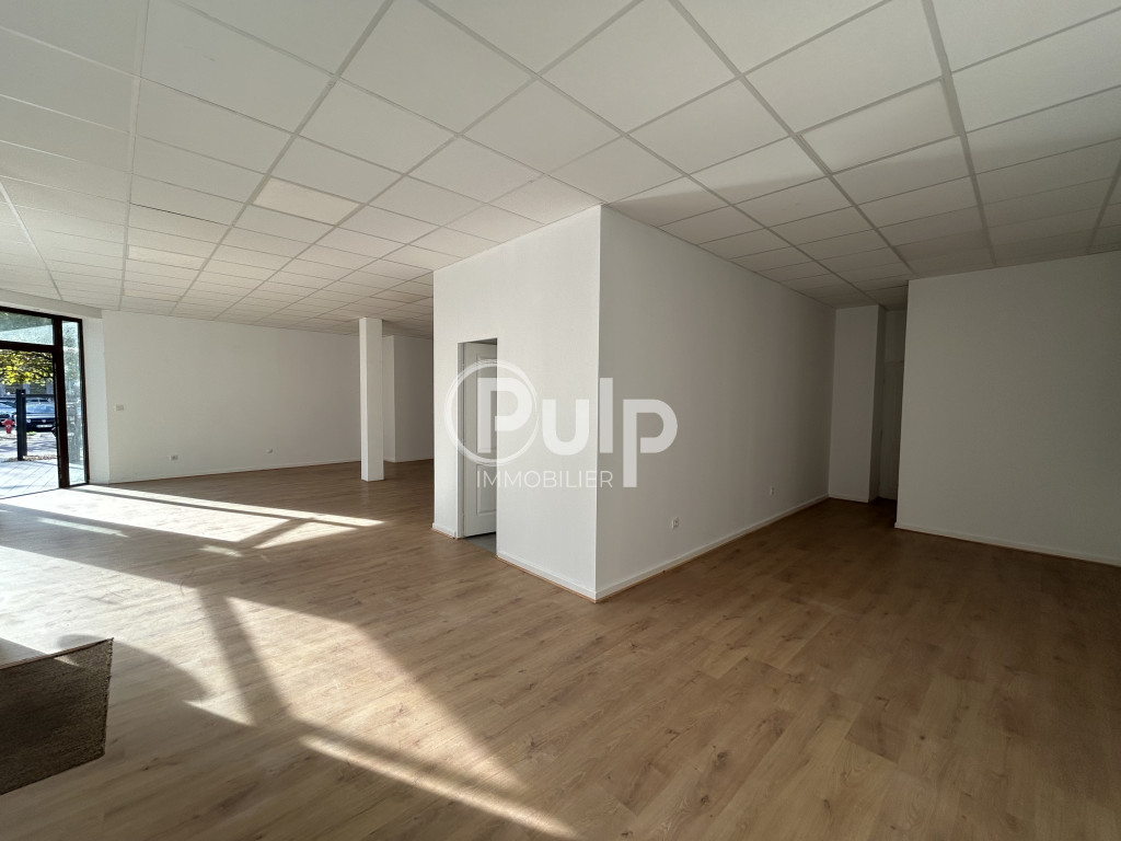 Disponible de suite - Local commercial spacieux en basse ville de Boulogne