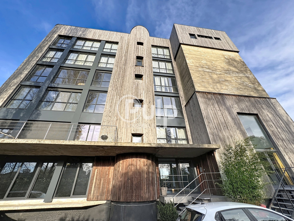 Penthouse loft d’exception sur 3 étages avec terrasse, garage double et cave