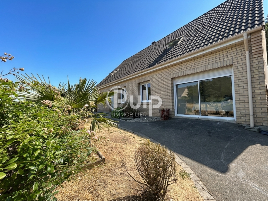 Charmante maison semi plain-pied de plus de 160 m² habitables Bâti sur 1 350 m² de terrain