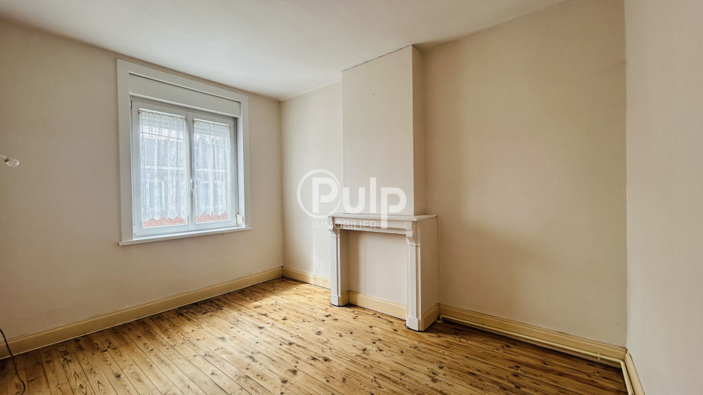 Semi plain-pied 4 chambres avec grand jardin et double garage à Carvin