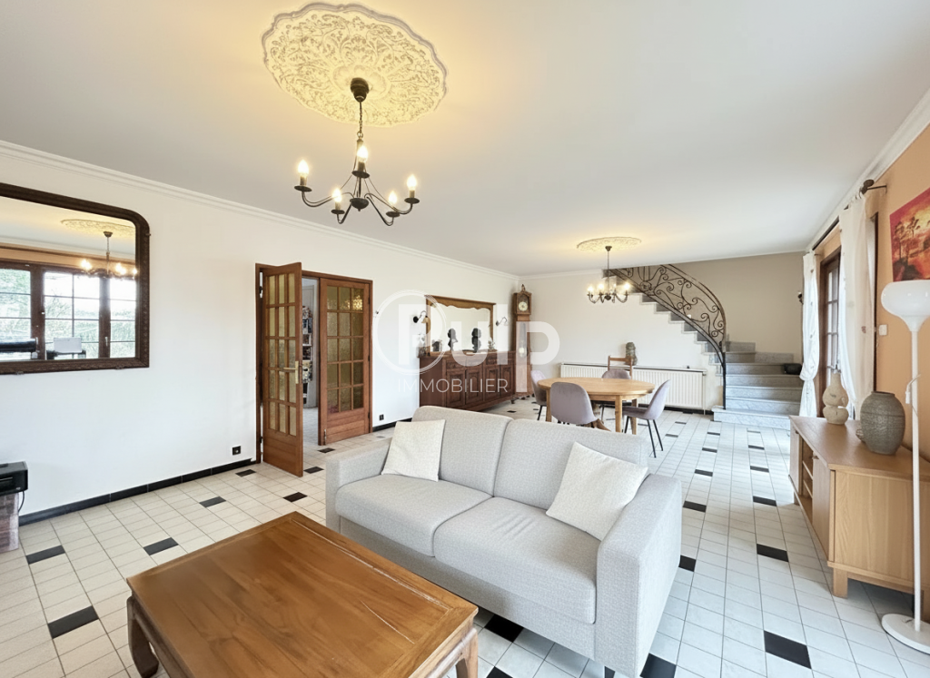 Pavillon individuel familial semi plain pied 200 m2 - La Couture