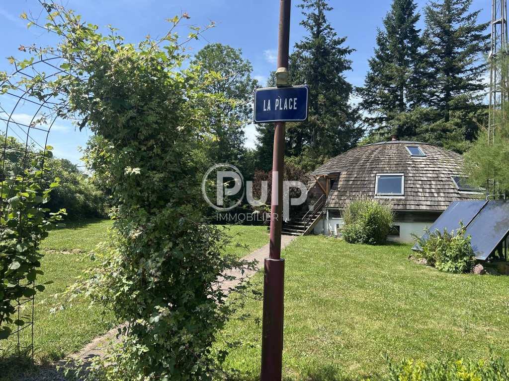 L'atypique « Maison ronde » à Rebreuve-sur-Canche – Un havre de paix en bois au bord de l'eau