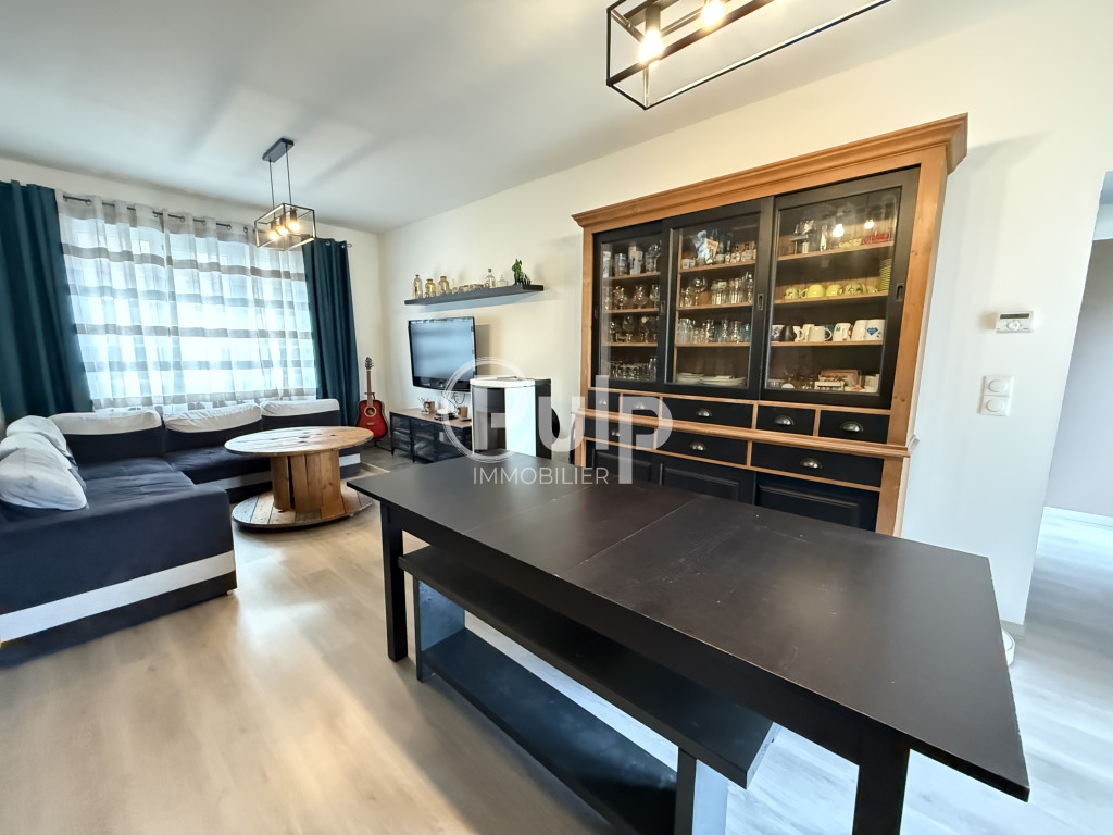 Semi individuelle - 3 chambres - Jardin - 2 garages - Centre ville