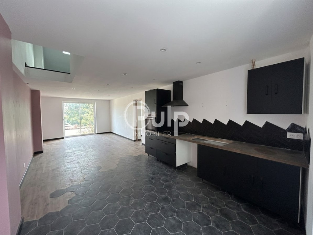 Immeuble de rapport - 2 appartements - Local commercial - Hangar 200 m2