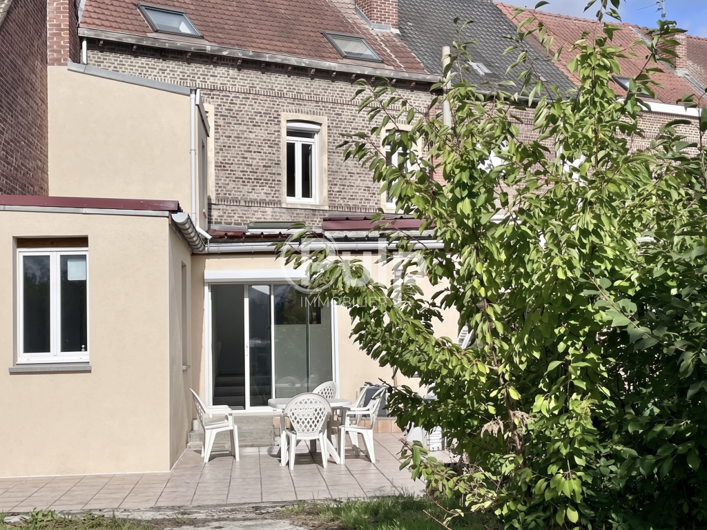 Superbe maison de ville rénovée en 2026 avec double garage à Douai