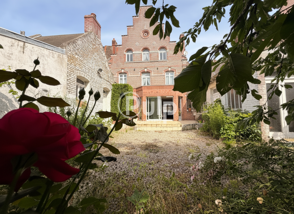 Maison bourgeoise à quelques minutes à pied de la gare d’Arras !