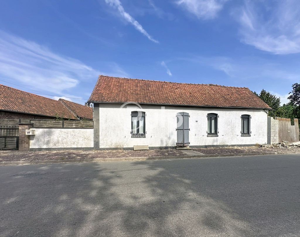 Ancienne fermette à rénover à Bonnières avec plus de 1 600 m² de terrain