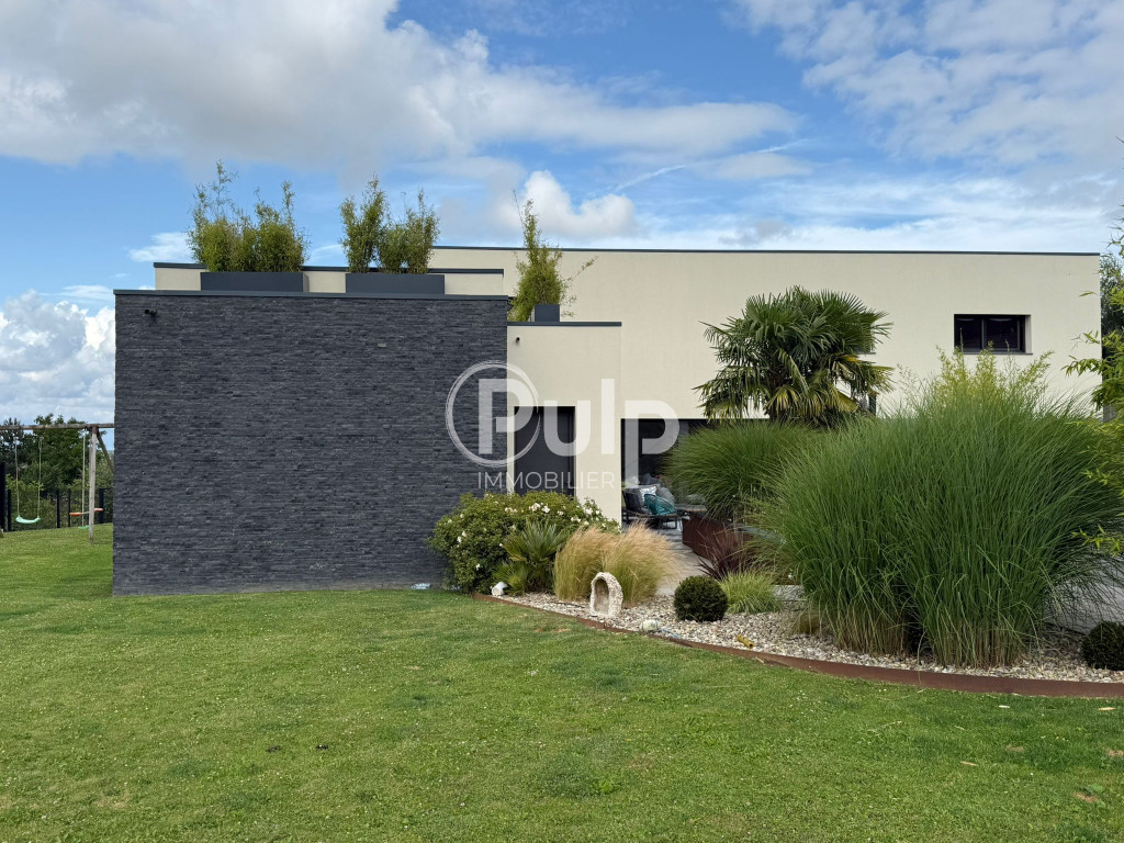 Maison 9 pièces 265 m² · à Vimy · 265 m² · 930 000 €