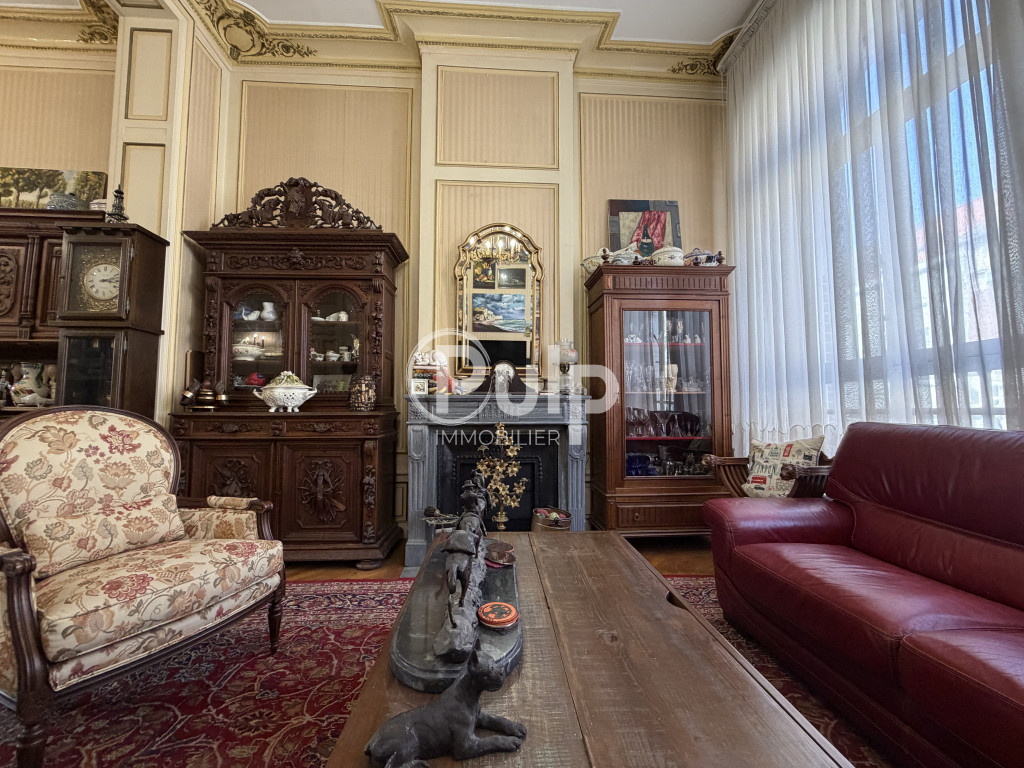 Hénin-Beaumont – Maison bourgeoise de caractère – 260 m² – 7 chambres – Jardin & dépendance