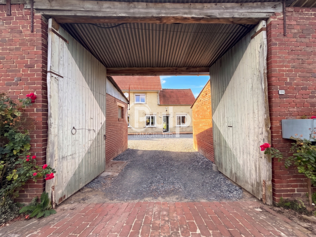 Beau corps de ferme semi-plain-pied avec dépendances - Proche d'Avesne-le-comte
