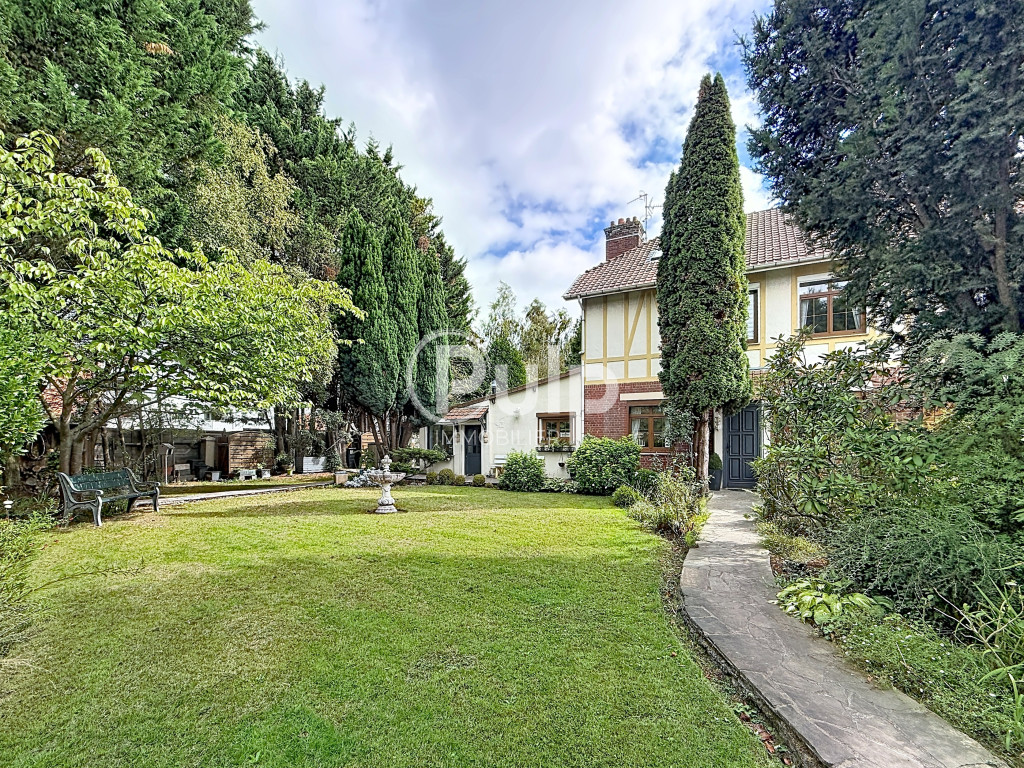 Maison 5 chambres Semi plain-pied Jardin et 3 Garages