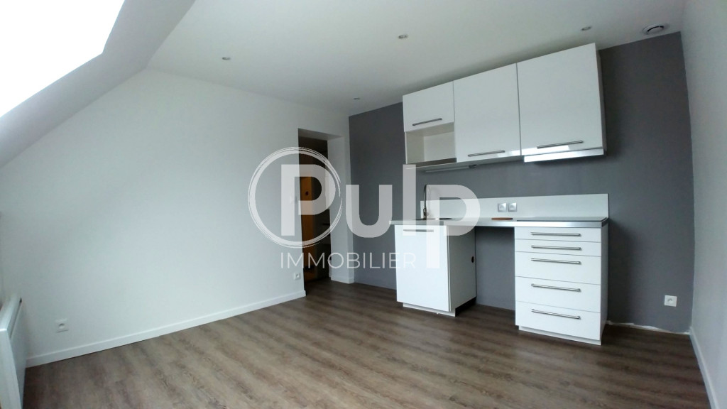 Sur la commune de Lens, venez découvrir cet appartement type 2 complètement rénové.